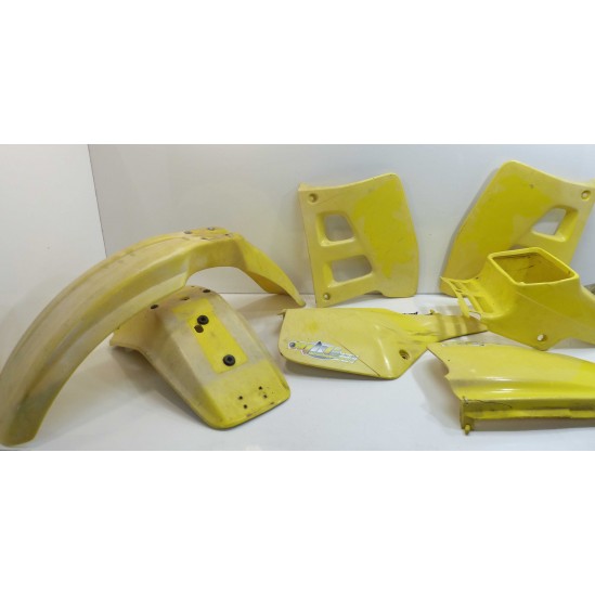 Lot plastique Suzuki 200 TSR