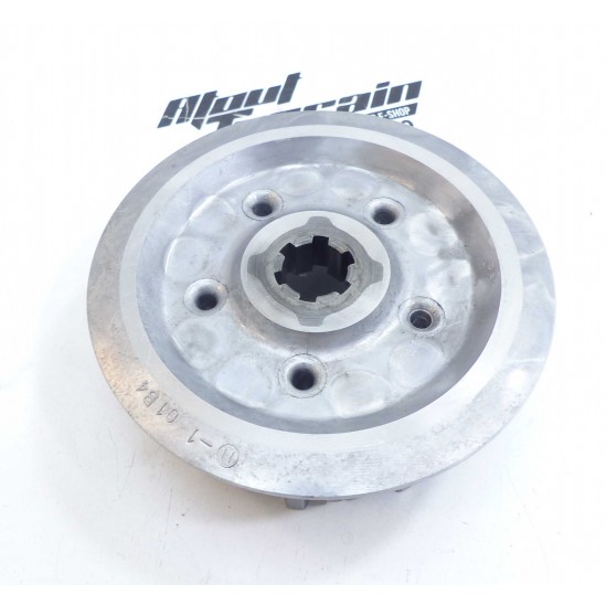 Noix d'embrayage suzuki 125 tsr/ Boss clutch